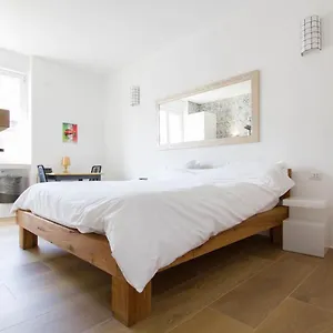 Luxury Cozy By Station - Cafe Apartment